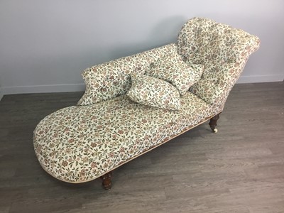 Lot 1355 - A VICTORIAN CHAISE LOUNGE