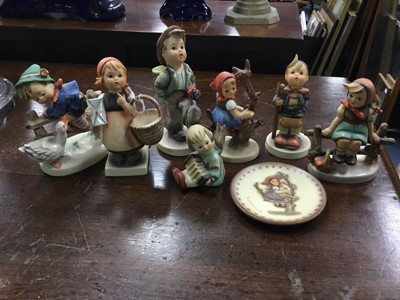 Lot 568 - A LOT OF HUMMEL AND OTHER FIGURES AND ANIMALS