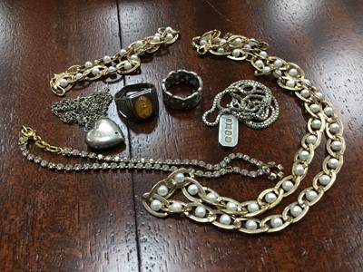 Lot 50A - A SIMULATED PEARL NECKLACE WITH BRACELET AND OTHERS