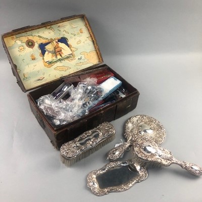 Lot 183 - A EARLY 20TH CENTURY CASKET, SOUVENIR SPOONS AND A VANITY SET
