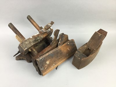 Lot 299 - A COLLECTION OF VINTAGE WOOD PLANES