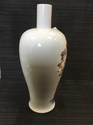Lot 1750 - AN EARLY 20TH CENTURY CHINESE VASE