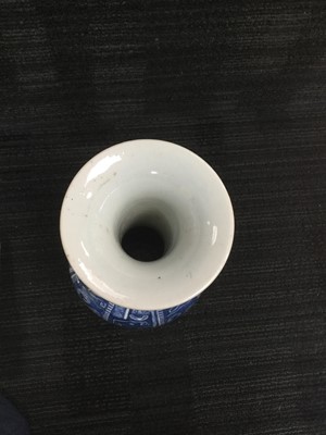 Lot 776 - AN EARLY 20TH CENTURY CHINESE BLUE AND WHITE VASE
