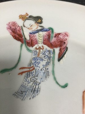 Lot 1740 - A 19TH CENTURY CHINESE FAMILLE ROSE PLATE
