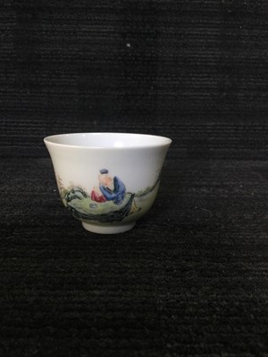 Lot 803 - AN EARLY 20TH CENTURY CHINESE FAMILLE ROSE CYLINDRICAL MUG AND OTHER CERAMICS