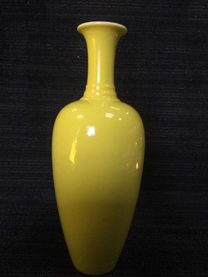 Lot 807 - A LATE 19TH CENTURY CHINESE MONOCHROME VASE