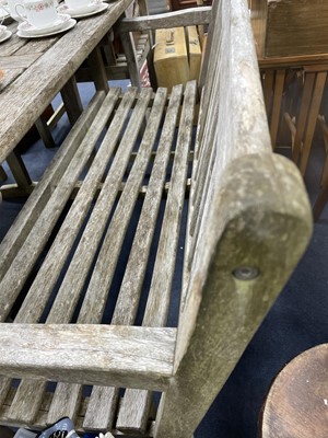 Lot 272 - A SLATTED WOOD GARDEN BENCH, TWO BENCH SEATS AND TWO ARMCHAIRS