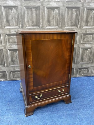 Lot 297 - A MAHOGANY REPRODUCTION SIDE CABINET