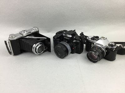 Lot 395 - A LOT OF CAMERAS AND ACCESSORIES