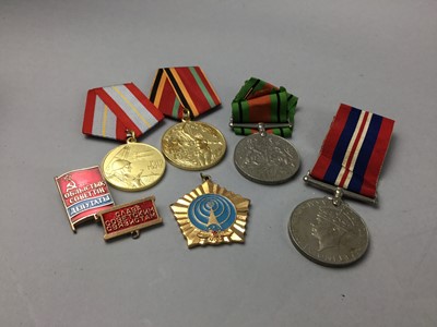 Lot 35 - A LOT OF CAR BADGES, MEDALS AND OTHER ITEMS