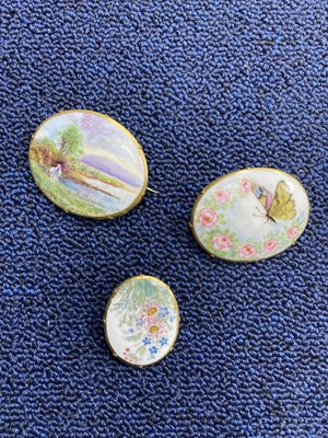 Lot 431 - A LOT OF THREE HANDPAINTED BROOCHES