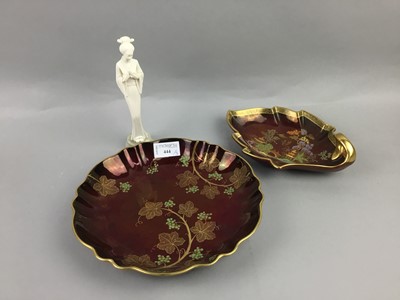 Lot 444 - A CARLTON WARE ROUGE ROYALE DISH, CROWN DEVON SHAPED DISH AND A COMPOSITE FIGURE