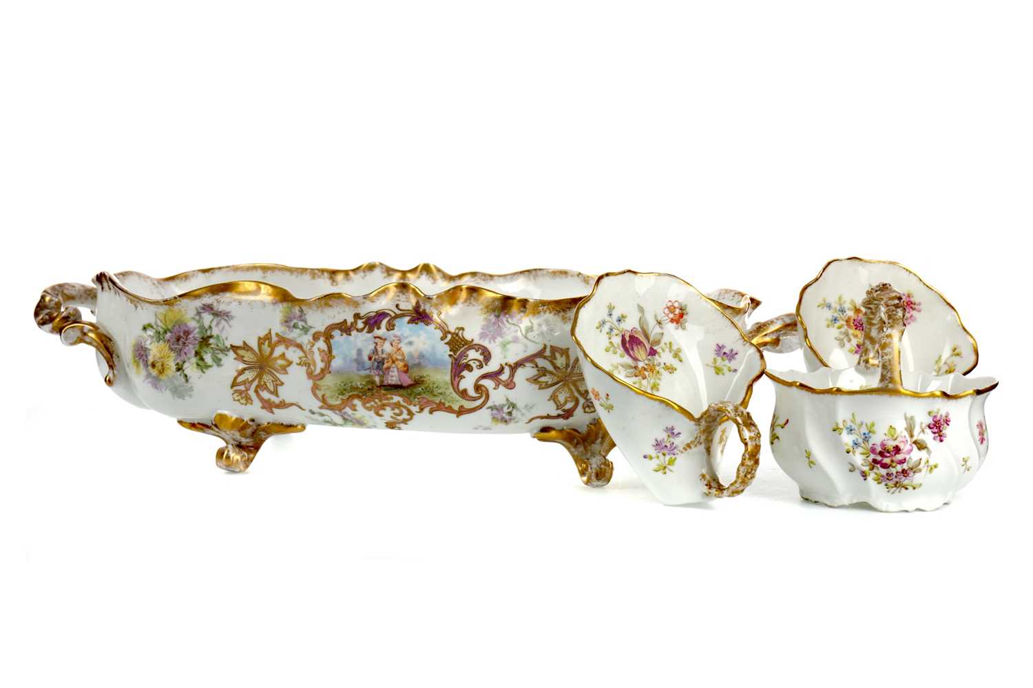 Lot 1040 - AN EARLY 20TH CENTURY LIMOGES PORCELAIN SET