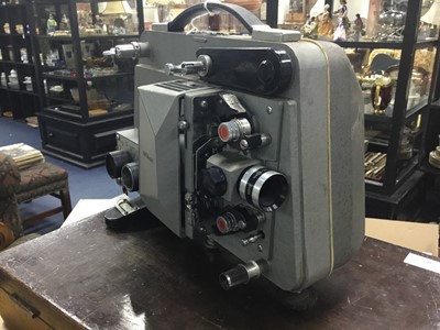 Lot 372 - A COLLECTION OF CAMERA EQUIPMENT AND ACCESSORIES