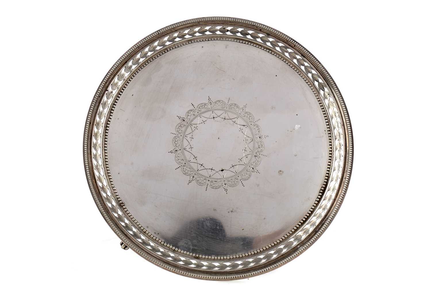 Lot 464 - A VICTORIAN SILVER CARD TRAY
