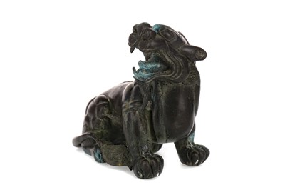Lot 825 - A 20TH CENTURY CHINESE BRONZE LION DOG