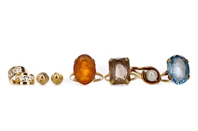 Lot 322 - A COLLECTION OF DRESS RINGS AND OTHER ITEMS