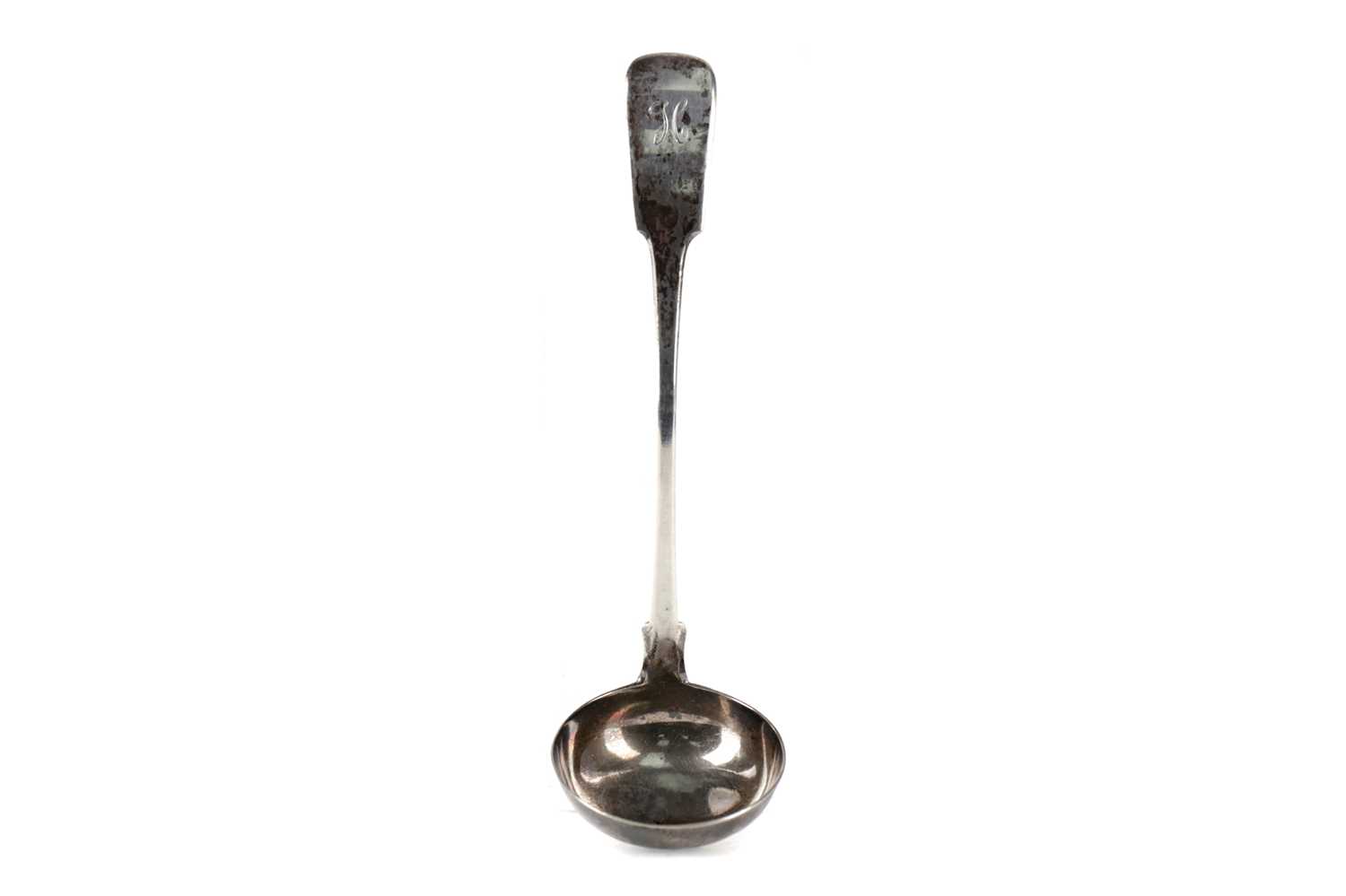 Lot 472 - AN EARLY 19TH CENTURY PERTH PROVINCIAL SILVER TODDY LADLE