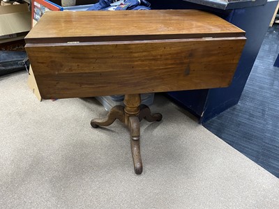 Lot 486 - A VICTORIAN MAHOGANY DROP LEAF TABLE
