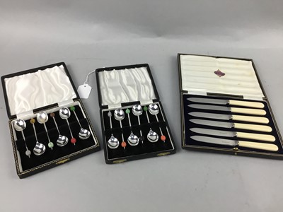 Lot 579 - A SET OF FISH KNIVES AND FORKS IN AN OAK CASE, OTHER CASED FLATWARE AND TABLE MATS