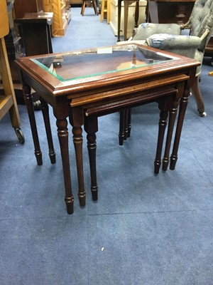 Lot 529 - A MAHOGANY NEST OF TABLES AND A GLASS TOPPED COFFEE TABLE