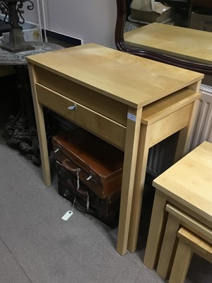 Lot 533 - A MODERN SIDE TABLE AND A NEST OF THREE TABLES