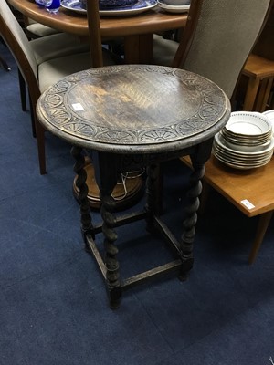 Lot 542 - AN OAK CIRCULAR OCCASIONAL TABLE