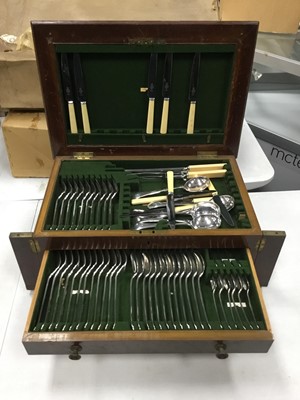 Lot 588 - A PART SUITE OF OLD ENGLISH PATTERN TABLE APPOINTMENTS