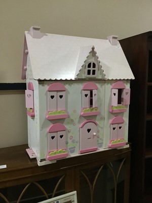 Lot 596 - A VINTAGE DOLLS HOUSE