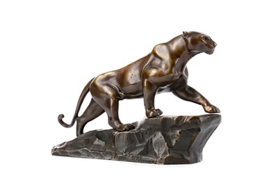 Lot 1751 - A 20TH CENTURY BRONZE FIGURE OF A PANTHER