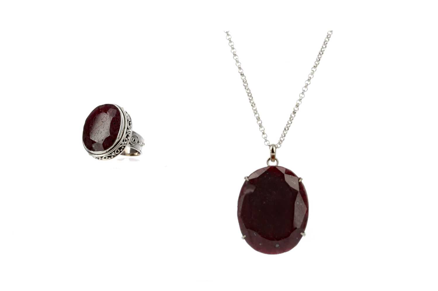 Lot 423 - A LARGE RUBY RING AND PENDANT