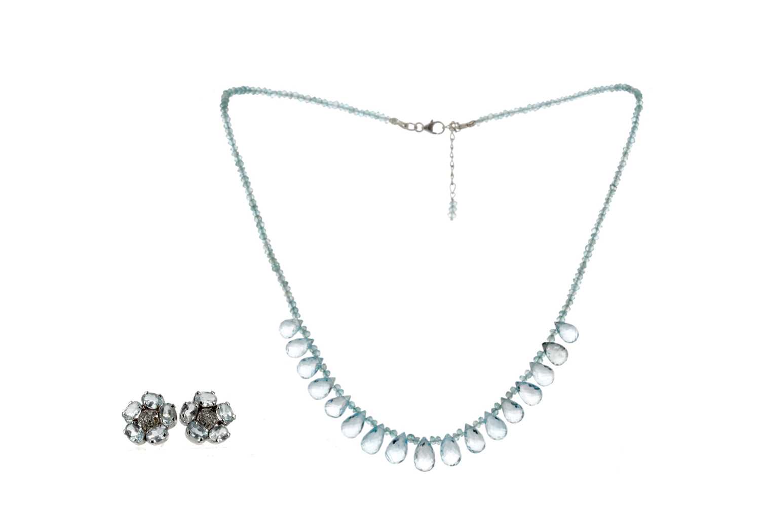 Lot 425 - A BLUE TOPAZ NECKLACE AND EARRINGS