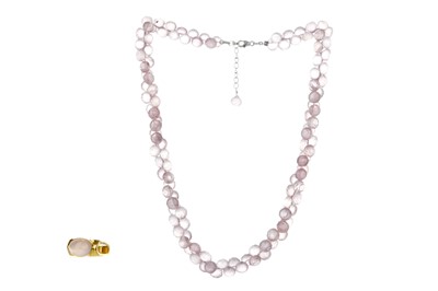 Lot 452 - A ROSE QUARTZ NECKLACE AND RING