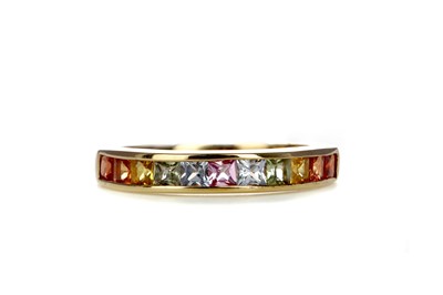 Lot 386 - A MULITCOLOURED SAPPHIRE RING