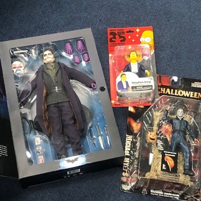 Lot 115 - THE JOKER SCALE DELUXE COLLECTOR FIGURE, AND OTHER FIGURES