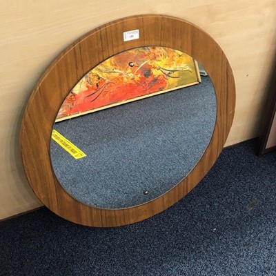Lot 131 - A STAINED WOOD CIRCULAR WALL MIRROR