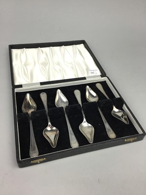 Lot 201 - A SET OF SIX SILVER GRAPEFRUIT SPOONS AND A PAIR OF SILVER BUTTER KNIVES