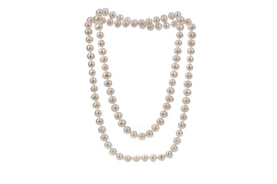 Lot 485 - A STRING OF LARGE PEARLS