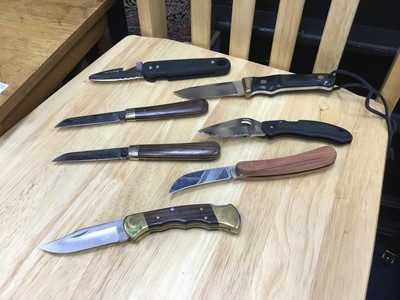 Lot 8 - A COLLECTION OF FIFTEEN HUNTING KNIVES