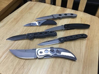 Lot 4 - A COLLECTION OF THIRTEEN HUNTIN KNIVES