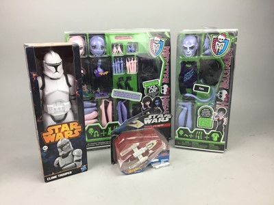 Lot 209 - A LOT OF STAR WARS FIGURES AND MODEL VEHICLES ALONG WITH OTHERS