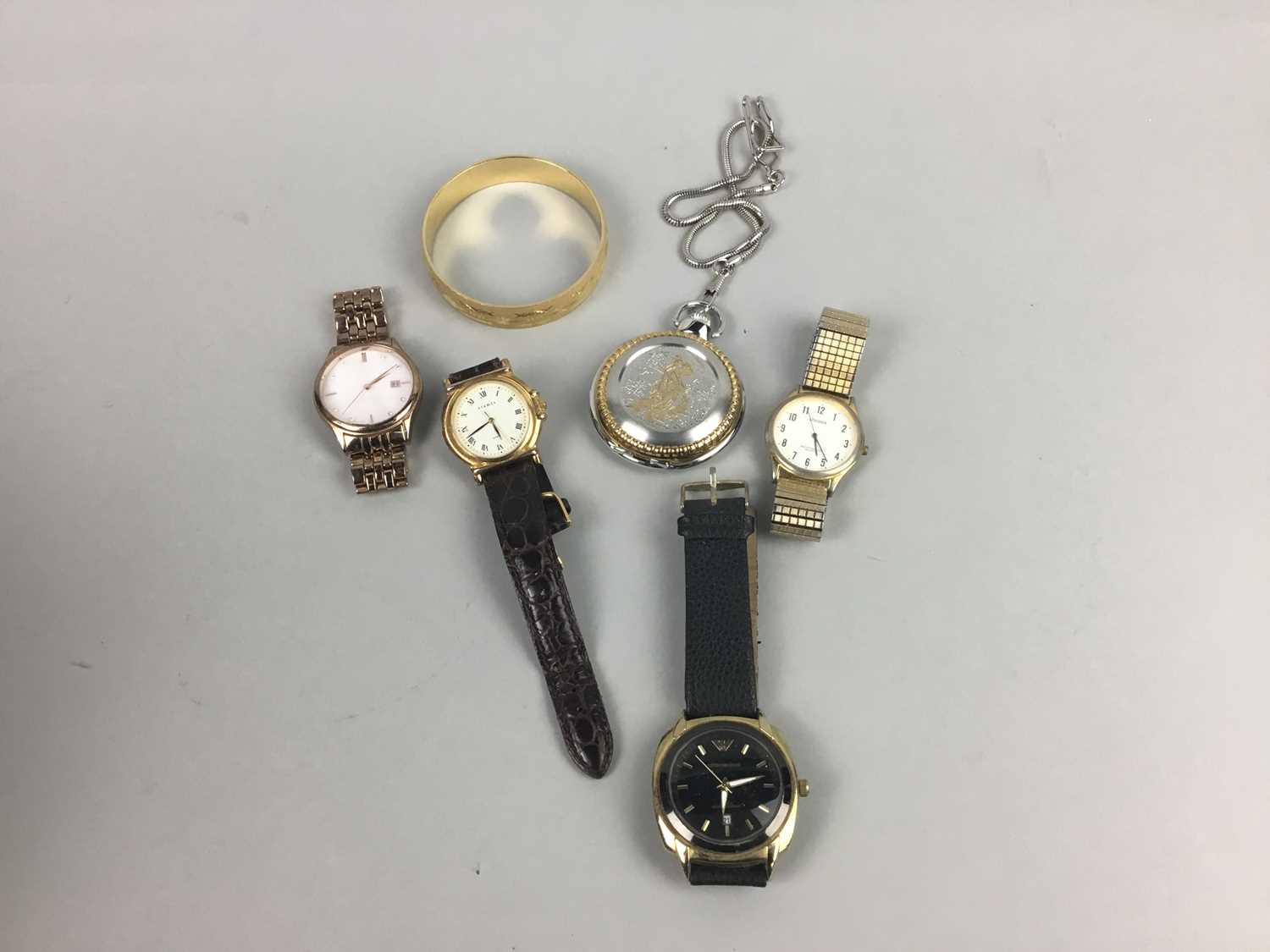 Lot 24 - A LARGE LOT OF WRIST WATCHES