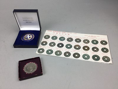 Lot 15 - A LOT OF COIN SETS AND A CENTRAL SCOTTISH AFL BUNRIGH LEAGUE CUP 2016-17 MEDAL