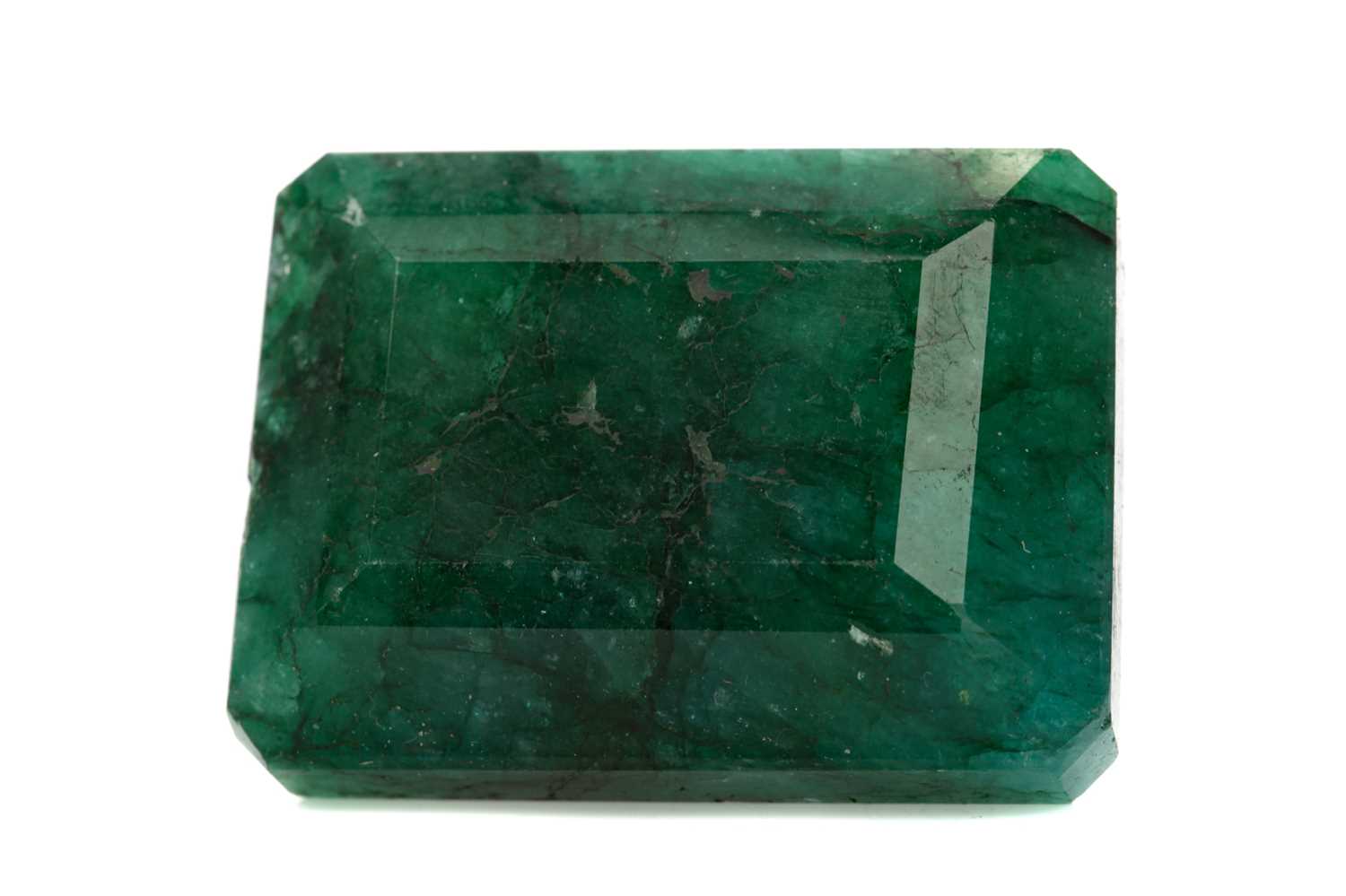 Lot 423 - **AN IMPRESSIVE CERTIFICATED UNMOUNTED EMERALD