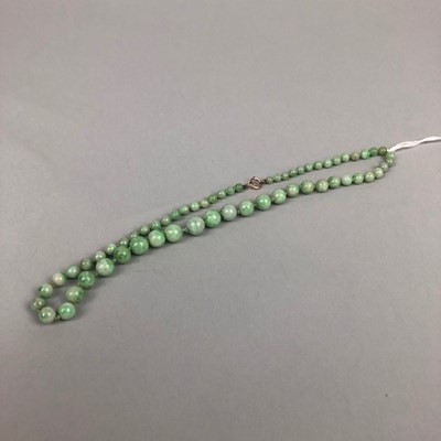 Lot 261 - A GREEN JADEITE GRADUATED BEAD NECKLACE