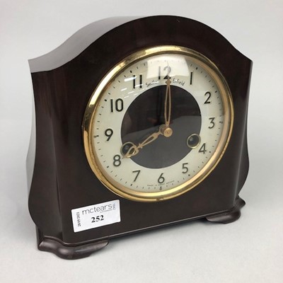 Lot 252 - AN EARLY TWENTIETH CENTURY BAKELITE MANTLE CLOCK BY SMITHS ENFIELD