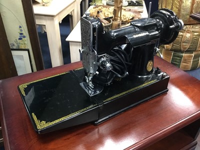 Lot 284 - A SINGER PORTABLE ELECTRIC SEWING MACHINE