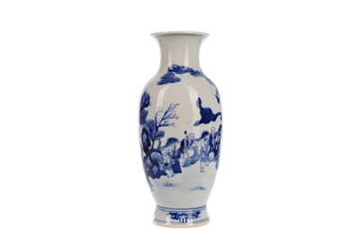Lot 802 - A 20TH CENTURY CHINESE VASE
