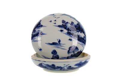Lot 842 - A 20TH CENTURY CHINESE LIDDED DISH