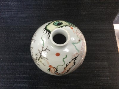 Lot 818 - A 20TH CENTURY CHINESE FAMILLE VERTE VASE